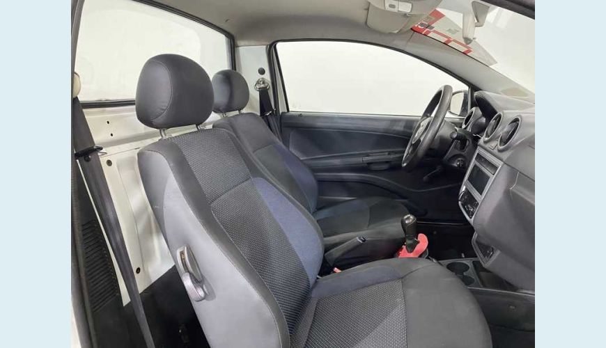 VOLKSWAGEN SAVEIRO 1.6 STARTLINE CS (FLEX) - BRANCO - 2016 Foto 9 (Grande)