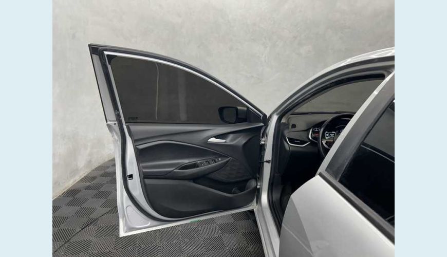 CHEVROLET ONIX PLUS LTZ 1.0 TURBO (AUT.) - PRATA - 2023 Foto 9 (Grande)