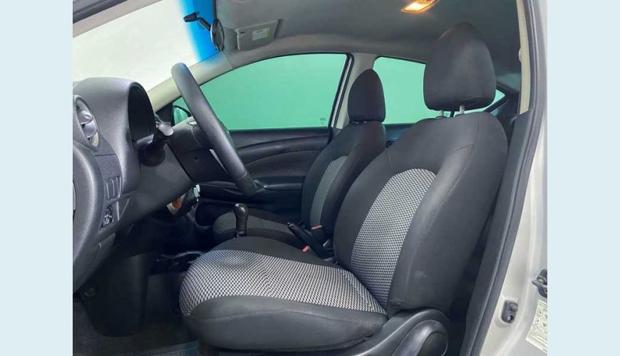 NISSAN NISSAN VERSA 1.0 12V FLEX MANUAL 4P - PRATA - 2019 Foto 9 (Grande)