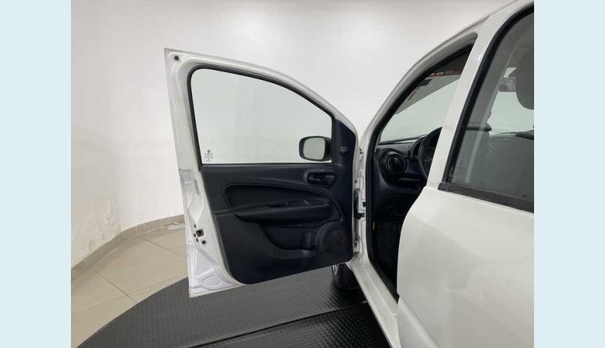 FIAT UNO 1.0 FLEX MANUAL 4P - BRANCO - 2019 Foto 9 (Grande)