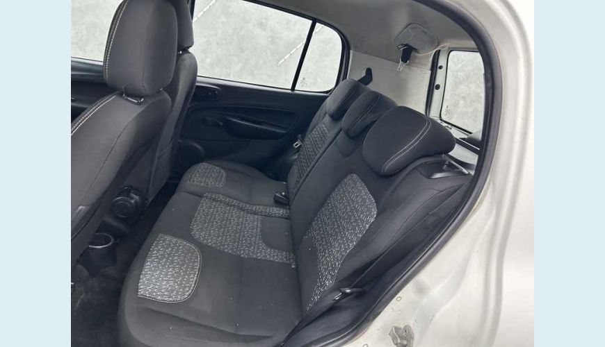 FIAT UNO ATTRACTIVE 1.0 FLEX MANUAL 4P - BRANCO - 2021 Foto 9 (Grande)