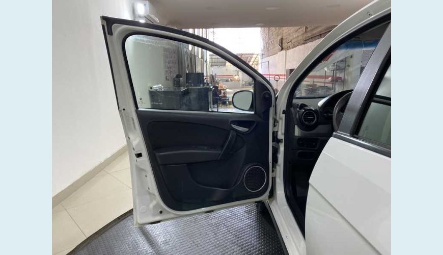 FIAT GRAND SIENA EVO ATTRACTIVE 1.4 8V FLEX MANUAL 4P - BRANCO - 2016 Foto 9 (Grande)