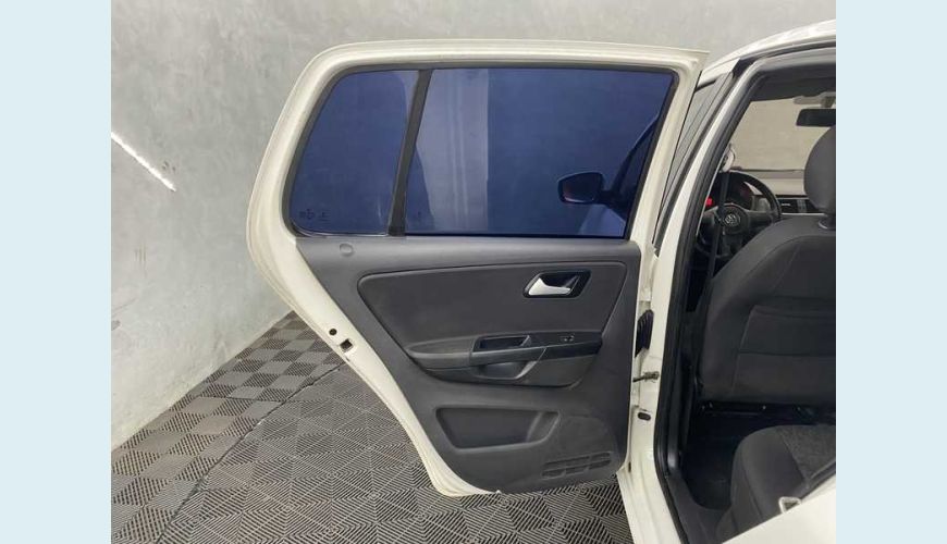 VOLKSWAGEN FOX VHT 1.6 FLEX MANUAL 4P - BRANCO - 2014 Foto 9 (Grande)