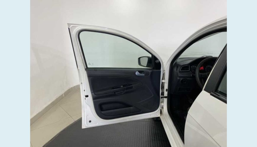 VOLKSWAGEN GOL TRENDLINE 1.0 MPI FLEX MANUAL 2P - BRANCO - 2017 Foto 9 (Grande)
