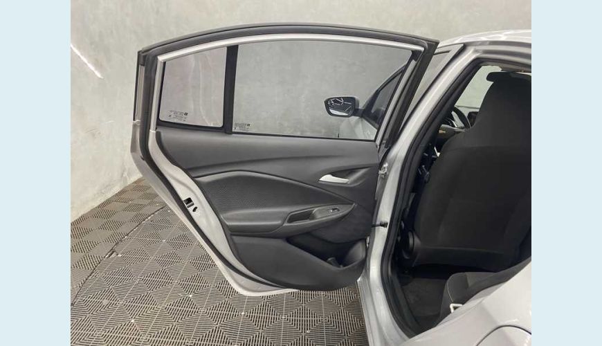 CHEVROLET ONIX PLUS LTZ 1.0 TURBO FLEX AUT. 4P - PRATA - 2023 Foto 9 (Grande)