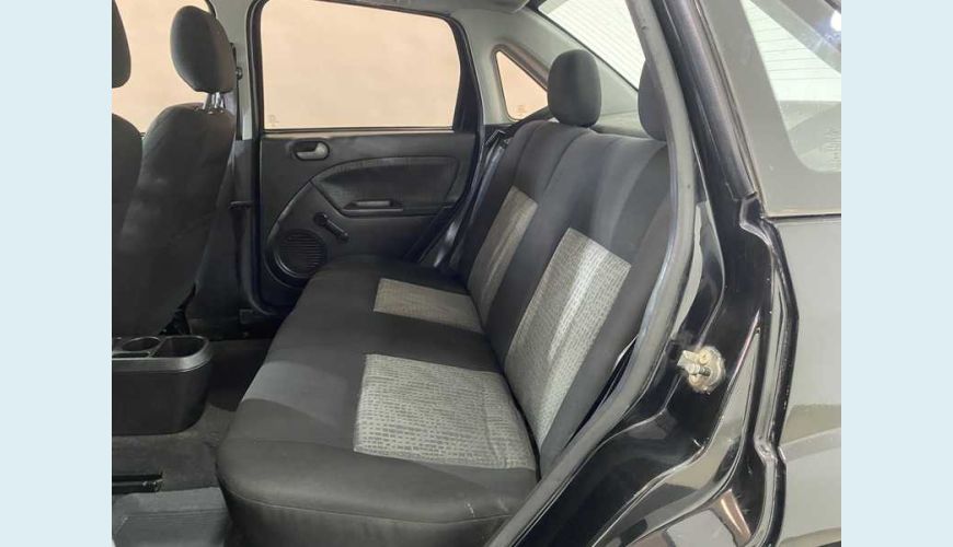 FORD FIESTA SE 1.6 FLEX MANUAL 4P - PRETO - 2013 Foto 9 (Grande)