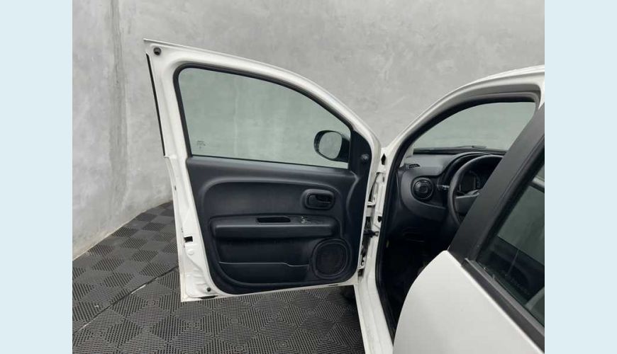 FIAT MOBI LIKE 1.0 FLEX MANUAL 4P - BRANCO - 2023 Foto 9 (Grande)