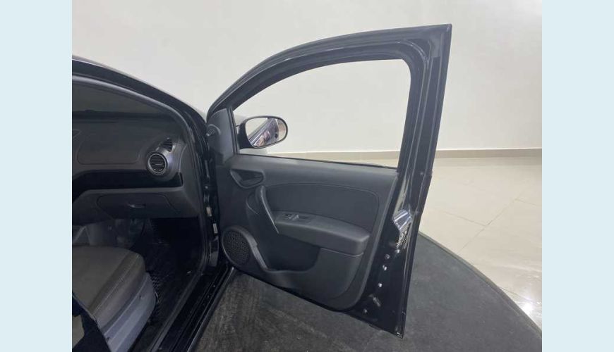 FIAT GRAND SIENA ATTRACTIVE 1.0 FLEX MANUAL 4P - PRETO - 2019 Foto 9 (Grande)
