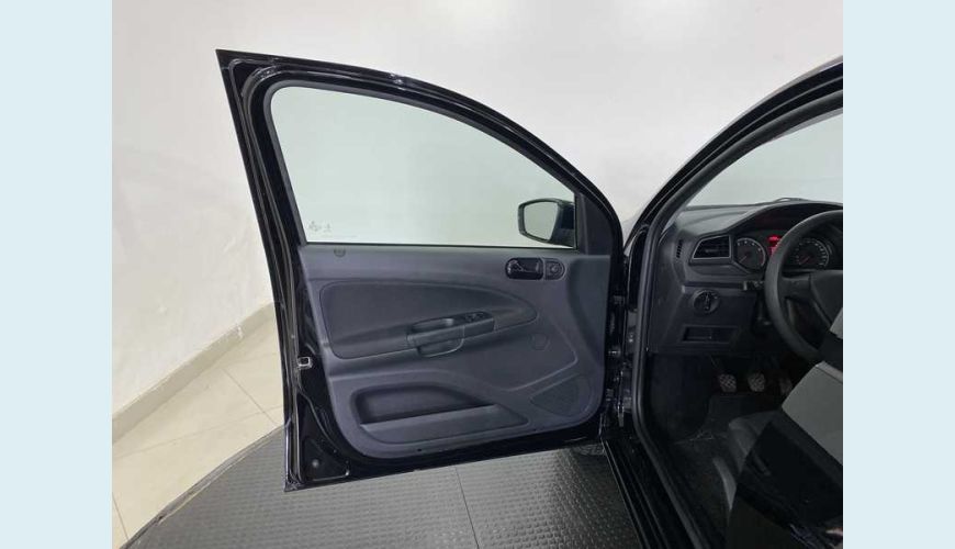 VOLKSWAGEN GOL 1.6 FLEX MANUAL 4P - PRETO - 2021 Foto 9 (Grande)