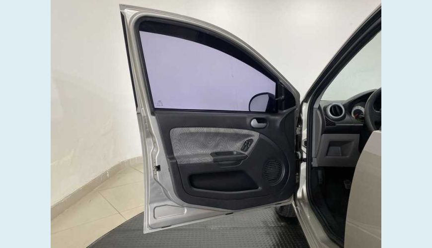 FORD FIESTA SEDAN 1.6 FLEX MANUAL 4P - PRATA - 2010 Foto 9 (Grande)