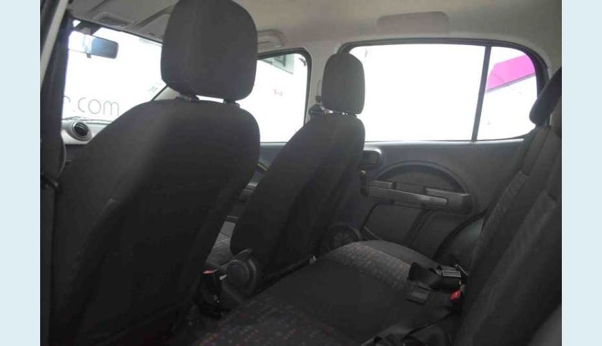 FIAT UNO VIVACE CELEB. 1.0 8V FLEX AUT. 4P - PRETO - 2016 Foto 9 (Grande)