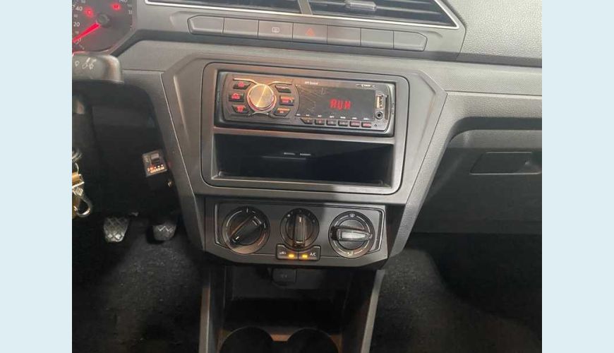 VOLKSWAGEN VOYAGE TRENDLINE 1.6 FLEX MANUAL 4P - BRANCO - 2018 Foto 9 (Grande)