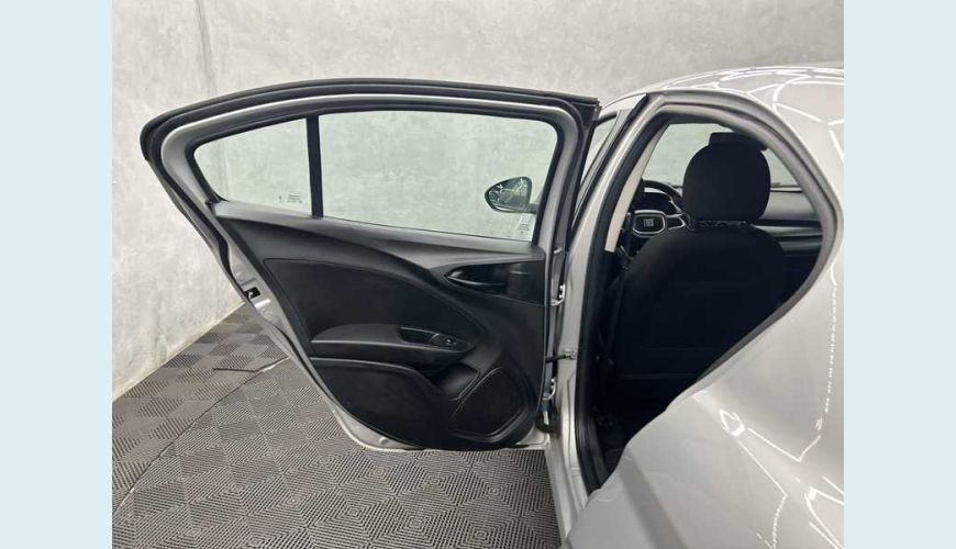 FIAT CRONOS DRIVE 1.3 FLEX AUT. 4P - PRATA - 2023 Foto 9 (Grande)