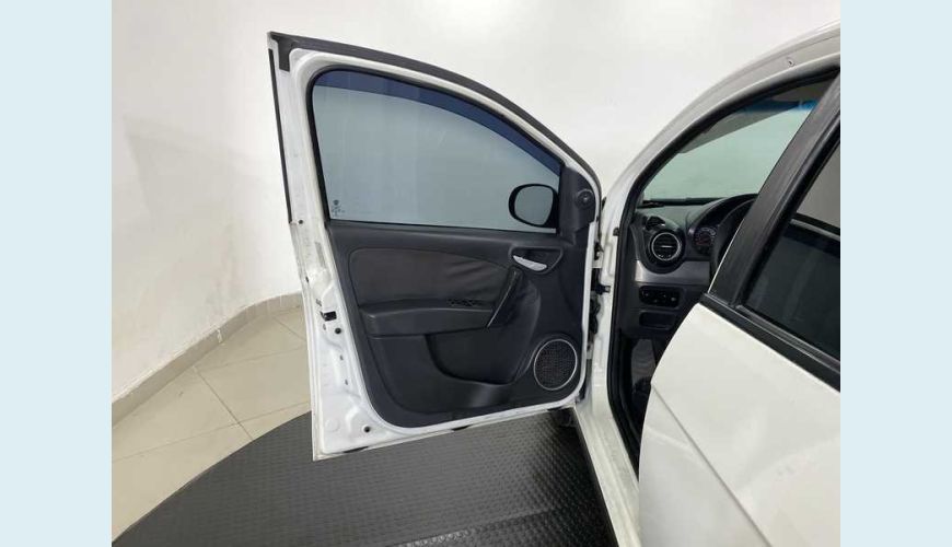 FIAT GRAND SIENA EVO ATTRACTIVE 1.4 8V FLEX MANUAL 4P - BRANCO - 2013 Foto 9 (Grande)