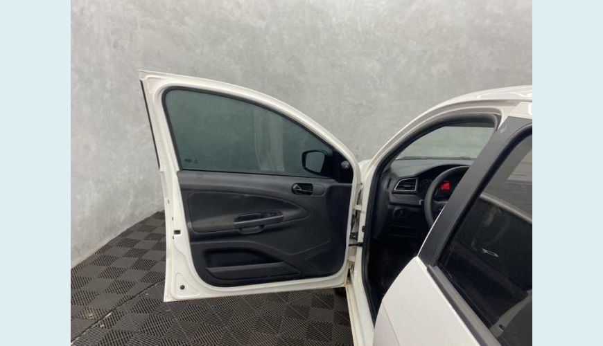 VOLKSWAGEN GOL 1.6 FLEX MANUAL 4P - BRANCO - 2022 Foto 9 (Grande)