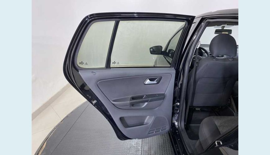 VOLKSWAGEN FOX TEC 1.0 FLEX MANUAL 3P - PRETO - 2014 Foto 9 (Grande)