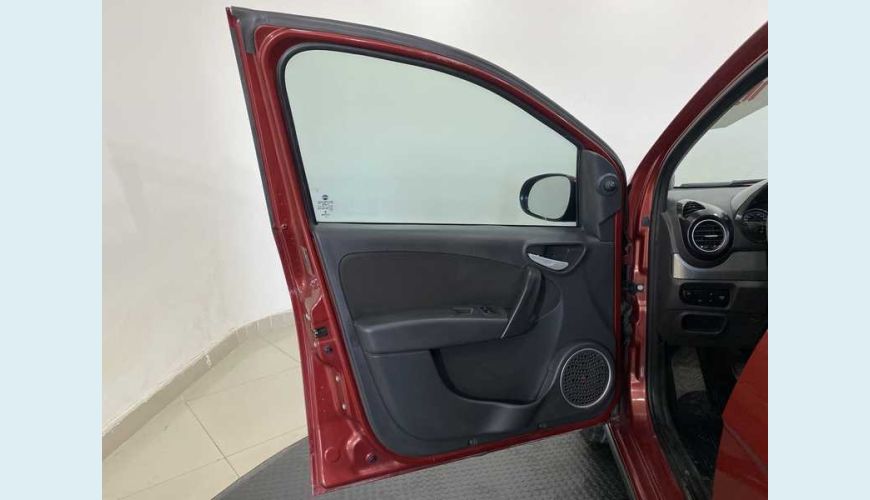 FIAT GRAND SIENA ATTRACTIVE 1.4 8V FLEX MANUAL 4P - VERMELHO - 2016 Foto 9 (Grande)