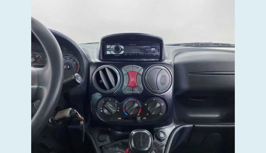 FIAT DOBLO ESSENCE 1.8 7L FLEX MANUAL 4P - PRATA - 2019 Foto 9 (Grande)