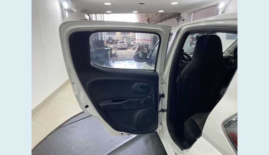 FIAT MOBI LIKE 1.0 FLEX MANUAL 4P - BRANCO - 2019 Foto 9 (Grande)