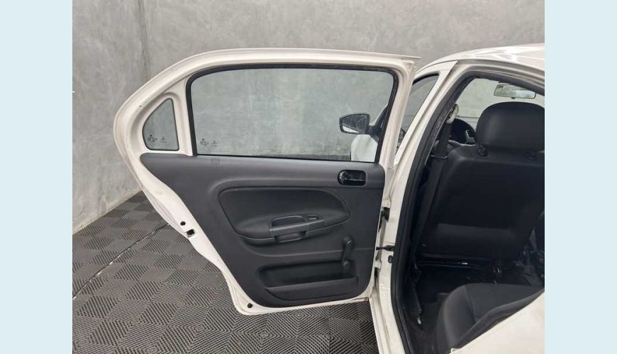 VOLKSWAGEN VOYAGE 1.0 MPI FLEX MANUAL 4P - BRANCO - 2023 Foto 9 (Grande)