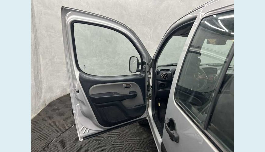 FIAT DOBLO ESSENCE 1.8 16V FLEX MANUAL 4P - PRATA - 2021 Foto 9 (Grande)