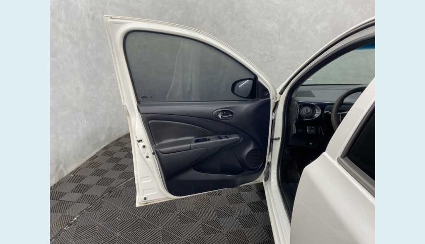 TOYOTA ETIOS X 1.3 FLEX MANUAL 4P - BRANCO - 2016 Foto 9 (Grande)
