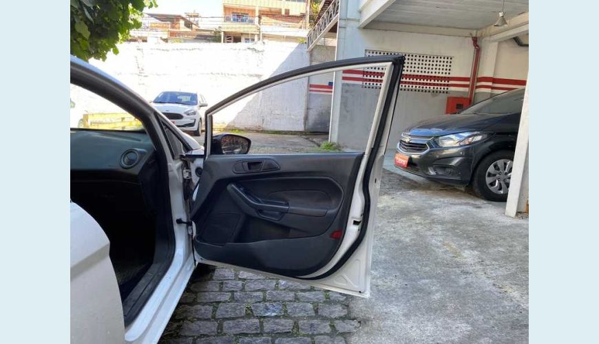 FORD FIESTA SE 1.5 16V FLEX MANUAL 4P - BRANCO - 2014 Foto 9 (Grande)