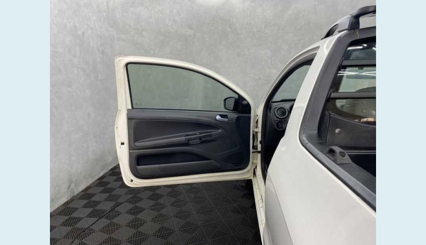 VOLKSWAGEN SAVEIRO ROBUST 1.6 MSI FLEX MANUAL 2P - BRANCO - 2018 Foto 9 (Grande)