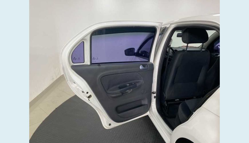 VOLKSWAGEN GOL TEC 1.0 FLEX MANUAL 4P - BRANCO - 2013 Foto 9 (Grande)