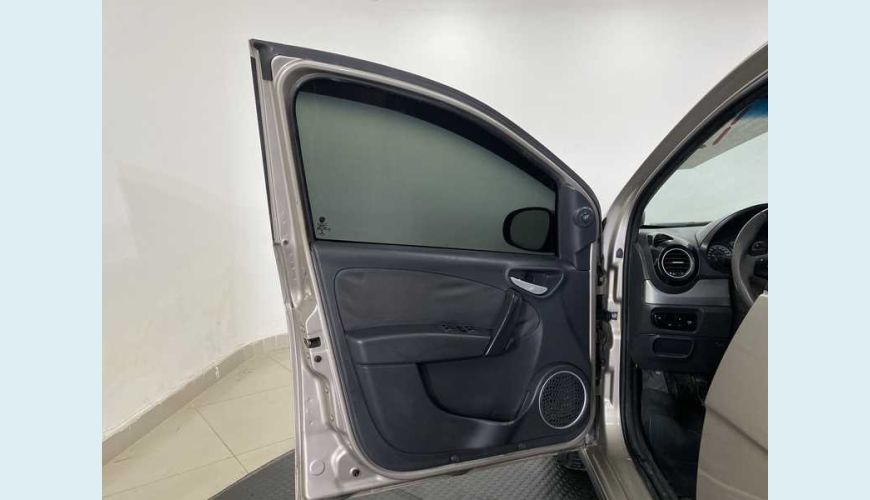 FIAT GRAND SIENA EVO ATTRACTIVE 1.4 8V FLEX MANUAL 4P - BEGE - 2013 Foto 9 (Grande)