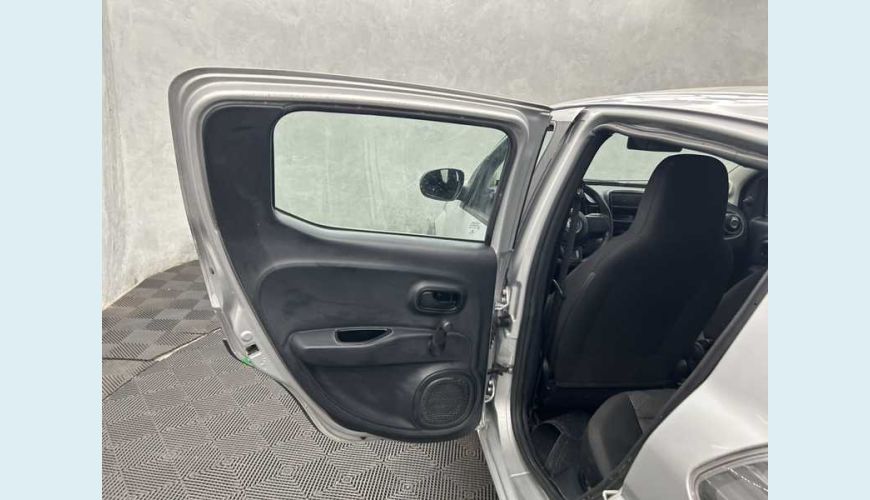 FIAT MOBI LIKE 1.0 FLEX MANUAL 4P - PRATA - 2022 Foto 9 (Grande)