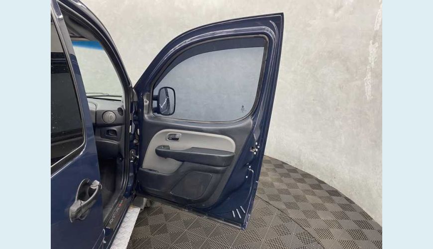 FIAT DOBLO ADVENTURE 1.8 FLEX MANUAL 4P - AZUL - 2014 Foto 9 (Grande)