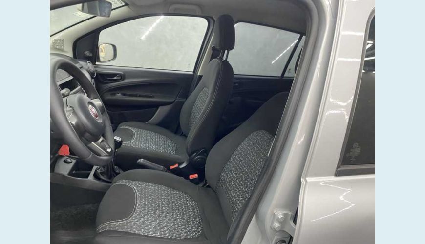 FIAT UNO ATTRACTIVE 1.0 FLEX MANUAL 4P - PRATA - 2021 Foto 9 (Grande)