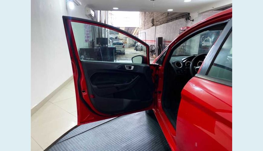 FORD FIESTA SE 1.6 16V FLEX MANUAL 4P - VERMELHO - 2018 Foto 9 (Grande)