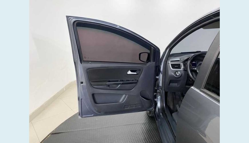 VOLKSWAGEN FOX COMFORTLINE 1.6 MSI FLEX MANUAL 4P - CINZA - 2018 Foto 9 (Grande)
