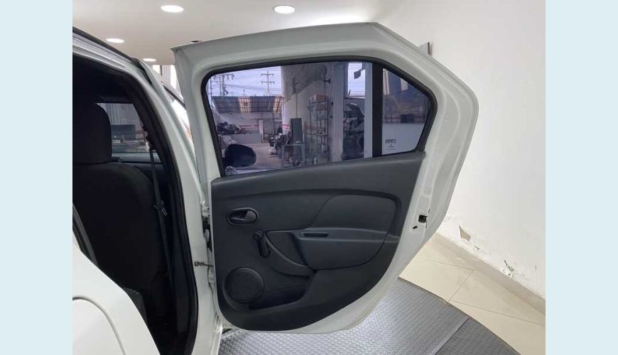RENAULT RENAULT LOGAN ZEN 1.0 FLEX MANUAL 4P - BRANCO - 2020 Foto 9 (Grande)