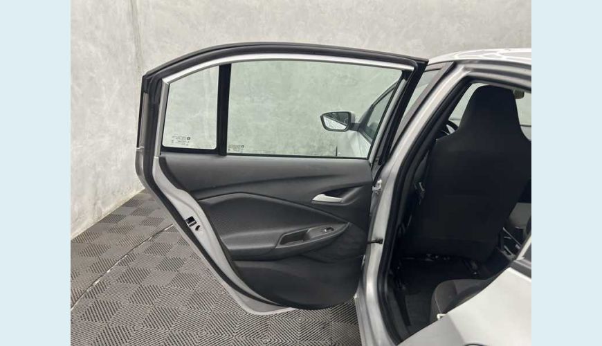CHEVROLET ONIX LT 1.0 FLEX MANUAL 4P - PRATA - 2023 Foto 9 (Grande)
