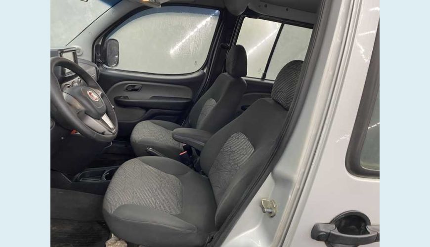 FIAT DOBLO ESSENCE 1.8 16V (FLEX) - PRATA - 2020 Foto 9 (Grande)