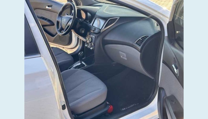 HYUNDAI HB 20X PREMIUM 1.6 FLEX AUT. 4P - BRANCO - 2015 Foto 9 (Grande)