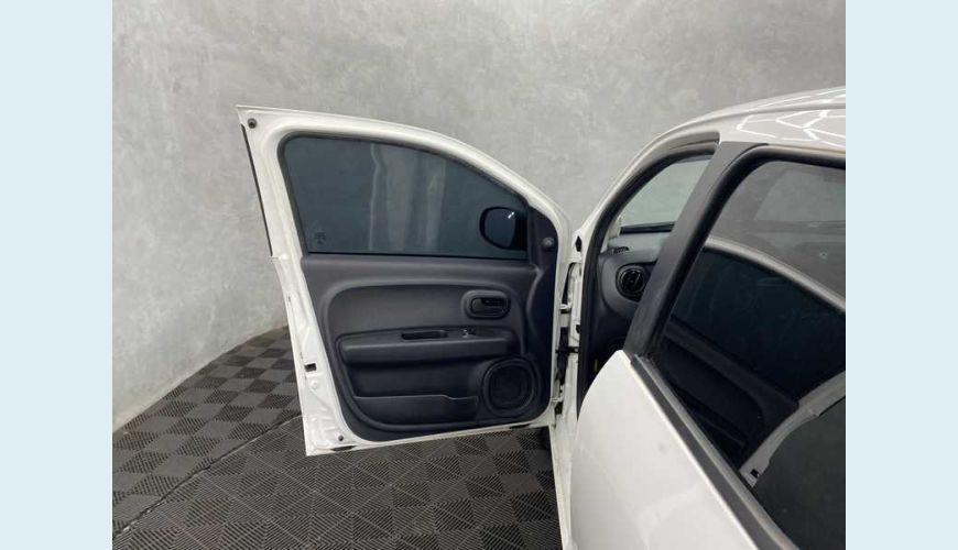 FIAT FIAT MOBI LIKE 1.0 FLEX MANUAL 4P - BRANCO - 2022 Foto 9 (Grande)