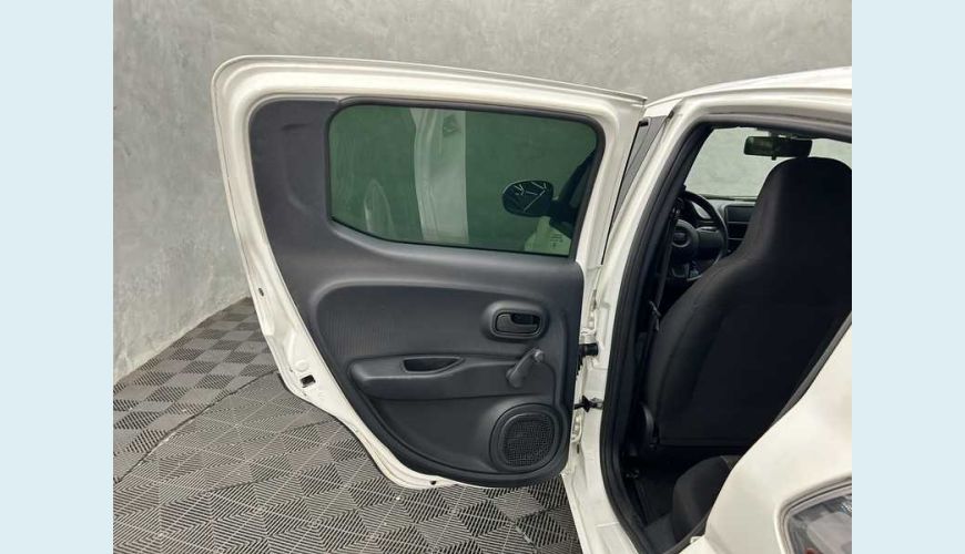 FIAT FIAT MOBI LIKE 1.0 FLEX MANUAL 4P - BRANCO - 2022 Foto 9 (Grande)