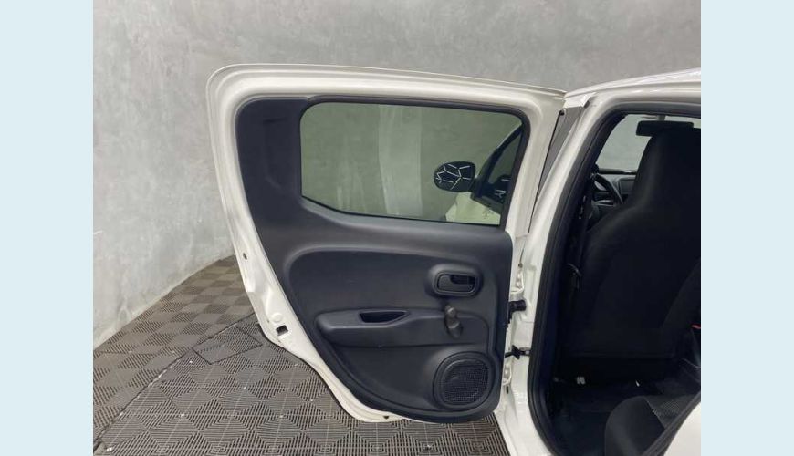 FIAT FIAT MOBI LIKE 1.0 FLEX MANUAL 4P - BRANCO - 2021 Foto 9 (Grande)