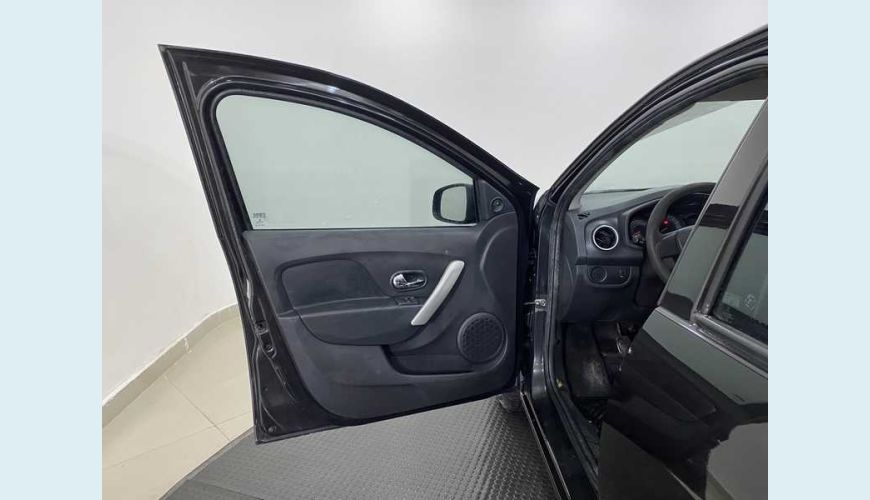 RENAULT RENAULT SANDERO EXPRESSION 1.0 16V FLEX MANUAL 4P - PRETO - 2015 Foto 9 (Grande)