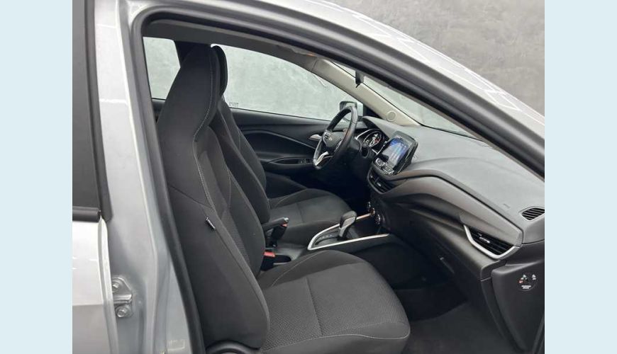 CHEVROLET ONIX PLUS LTZ 1.0 TURBO FLEX AUT. 4P - PRATA - 2023 Foto 9 (Grande)