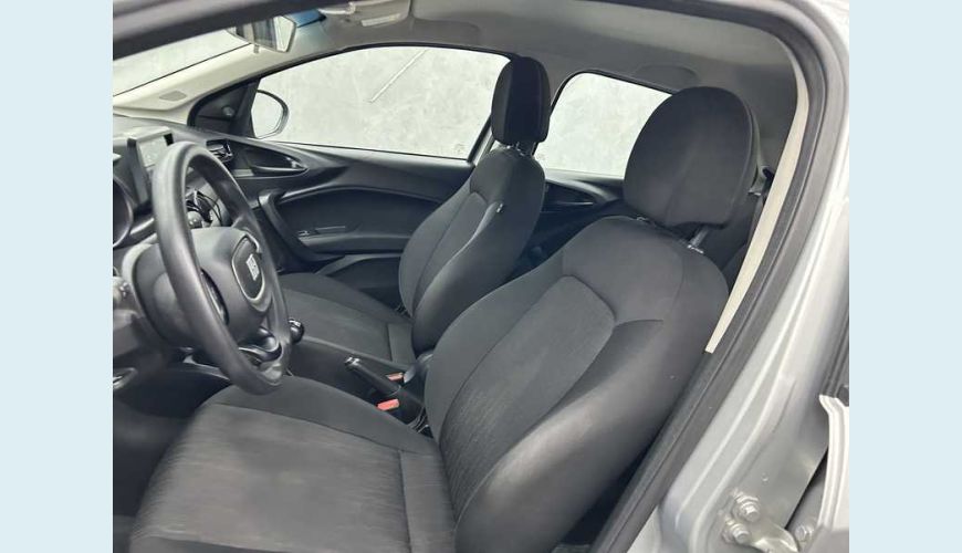 FIAT FIAT ARGO 1.0 FLEX MANUAL 4P - PRATA - 2023 Foto 9 (Grande)