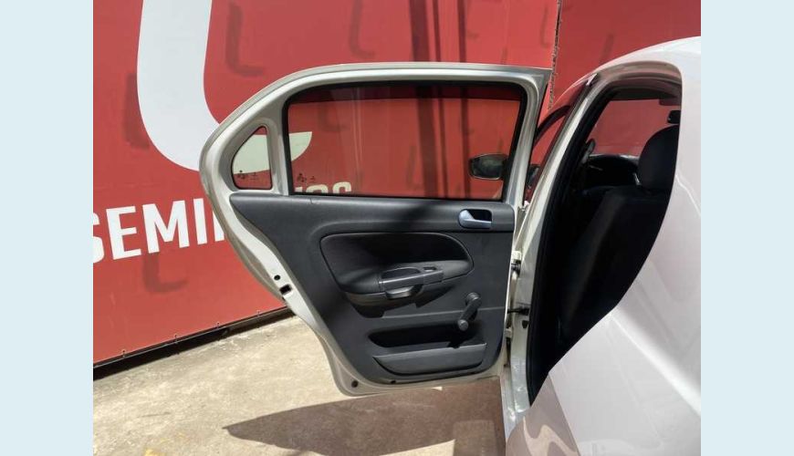VOLKSWAGEN VOLKSWAGEN GOL TRENDLINE 1.0 MPI FLEX MANUAL 4P - BRANCO - 2017 Foto 9 (Grande)