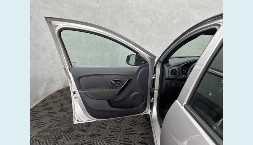 RENAULT RENAULT LOGAN ZEN 1.0 12V FLEX MANUAL 4P - PRATA - 2023 Foto 9 (Grande)