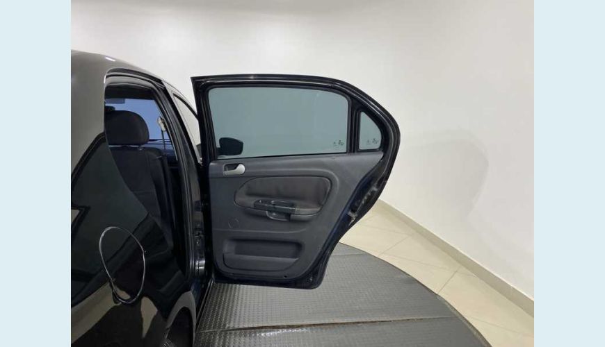 VOLKSWAGEN VOLKSWAGEN VOYAGE TEC CITY 1.0 FLEX MANUAL 4P - PRETO - 2013 Foto 9 (Grande)