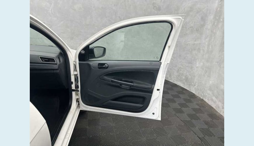 VOLKSWAGEN VOLKSWAGEN VOYAGE 1.0 MPI FLEX MANUAL 4P - BRANCO - 2023 Foto 9 (Grande)