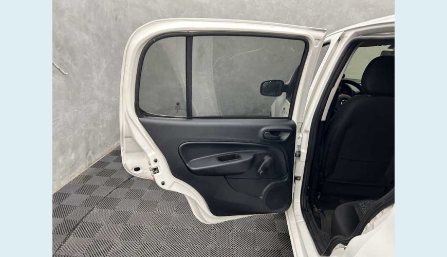 FIAT FIAT UNO ATTRACTIVE 1.0 FLEX MANUAL 4P - BRANCO - 2021 Foto 9 (Grande)